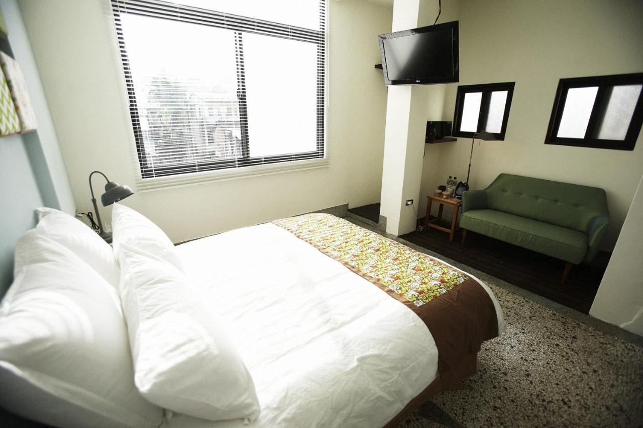 Your Fun Apartment Tainan Exteriör bild